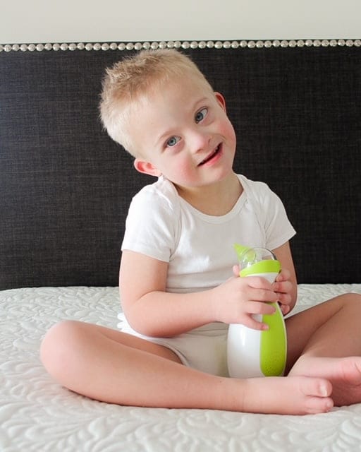 Kisfiú Nosiboo Go hordozható orrszívóval